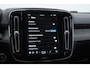Volvo XC40 B3 177PK Automaat Plus Dark / Elektrische stoelen met geheugen / Keyless entry / Elektrische achterklep / Harman Kardon audio / Parkeersensoren met camera / stoel - en stuurwielverwarming /