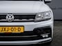 Volkswagen Tiguan 1.5 TSI R-Line | Trekhaak | LED Koplampen | Adaptieve Cruise Control | Parkeersensoren | Climate Control | Apple Carplay | Android Auto | Privacy Glas | Keyless Entry & GO | Flippers | Variabele Stuuroverbrenging | 19'' Lichtmetalen Velgen |