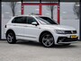 Volkswagen Tiguan 1.5 TSI R-Line | Trekhaak | LED Koplampen | Adaptieve Cruise Control | Parkeersensoren | Climate Control | Apple Carplay | Android Auto | Privacy Glas | Keyless Entry & GO | Flippers | Variabele Stuuroverbrenging | 19'' Lichtmetalen Velgen |