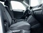 Volkswagen Tiguan 1.5 TSI R-Line | LED Koplampen | Adaptieve Cruise Control | Parkeersensoren | Climate Control | Apple Carplay | Android Auto | Privacy Glas | Keyless Entry & GO | Flippers | Variabele Stuuroverbrenging | 19'' Lichtmetalen Velgen |