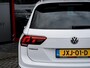 Volkswagen Tiguan 1.5 TSI R-Line | LED Koplampen | Adaptieve Cruise Control | Parkeersensoren | Climate Control | Apple Carplay | Android Auto | Privacy Glas | Keyless Entry & GO | Flippers | Variabele Stuuroverbrenging | 19'' Lichtmetalen Velgen |