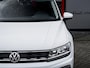 Volkswagen Tiguan 1.5 TSI R-Line | Trekhaak | LED Koplampen | Adaptieve Cruise Control | Parkeersensoren | Climate Control | Apple Carplay | Android Auto | Privacy Glas | Keyless Entry & GO | Flippers | Variabele Stuuroverbrenging | 19'' Lichtmetalen Velgen |