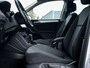 Volkswagen Tiguan 1.5 TSI R-Line | Trekhaak | LED Koplampen | Adaptieve Cruise Control | Parkeersensoren | Climate Control | Apple Carplay | Android Auto | Privacy Glas | Keyless Entry & GO | Flippers | Variabele Stuuroverbrenging | 19'' Lichtmetalen Velgen |