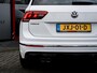 Volkswagen Tiguan 1.5 TSI R-Line | LED Koplampen | Adaptieve Cruise Control | Parkeersensoren | Climate Control | Apple Carplay | Android Auto | Privacy Glas | Keyless Entry & GO | Flippers | Variabele Stuuroverbrenging | 19'' Lichtmetalen Velgen |