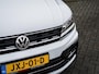 Volkswagen Tiguan 1.5 TSI R-Line | LED Koplampen | Adaptieve Cruise Control | Parkeersensoren | Climate Control | Apple Carplay | Android Auto | Privacy Glas | Keyless Entry & GO | Flippers | Variabele Stuuroverbrenging | 19'' Lichtmetalen Velgen |
