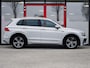 Volkswagen Tiguan 1.5 TSI R-Line | LED Koplampen | Adaptieve Cruise Control | Parkeersensoren | Climate Control | Apple Carplay | Android Auto | Privacy Glas | Keyless Entry & GO | Flippers | Variabele Stuuroverbrenging | 19'' Lichtmetalen Velgen |