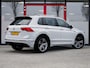 Volkswagen Tiguan 1.5 TSI R-Line | LED Koplampen | Adaptieve Cruise Control | Parkeersensoren | Climate Control | Apple Carplay | Android Auto | Privacy Glas | Keyless Entry & GO | Flippers | Variabele Stuuroverbrenging | 19'' Lichtmetalen Velgen |