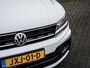 Volkswagen Tiguan 1.5 TSI R-Line | Trekhaak | LED Koplampen | Adaptieve Cruise Control | Parkeersensoren | Climate Control | Apple Carplay | Android Auto | Privacy Glas | Keyless Entry & GO | Flippers | Variabele Stuuroverbrenging | 19'' Lichtmetalen Velgen |