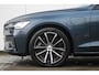 Volvo V60 T6 350PK Plug-in hybrid AWD Plus Dark | Adaptive Cruise & Pilot Assist | 360 Camera | Premium Harman/Kardon Audio | Semi Elektr. Trekhaak | Stoelverwarming voor & achter | Stuurverwarming | Power Seats incl. Memory |