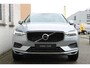 Volvo XC60 2.0 T5 Momentum | Panoramadak | Dealer-onderhouden | Lederen bekleding | Keyless entry | Semi elek. trekhaak | Elek. bed. bestuurdersstoel met geheugen | Achteruitrij camera | Verwarmbare voorstoelen | Verwarmbaar stuurwiel | Cruise control | Elektrische achterklep | Navigatie | Apple carplay