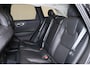 Volvo XC60 T6 Recharge AWD Plus Dark - Panorama/schuifdak - IntelliSafe Assist & Surround - Harman/Kardon audio - Adaptieve LED koplampen - Parkeercamera achter - Verwarmde voorstoelen, stuur & achterbank - Parkeersensoren voor & achter - Elektr. bedienb. voorstoelen met geheugen - Draadloze tel. lader - Standkachel - Extra getint glas - 19' LMV