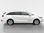 Kia Ceed Sportswagon 1.0 T-GDi DynamicPlusLine | Rijdende demo | Stoel- en stuurverwarming | Elektrisch bedienbare achterklep | Parkeersensoren voor- en achter | Achteruitrijcamera | Apple/Android Carplay | Navi | Cruise Control