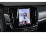 Volvo V90 T6 Plug-in hybrid AWD Ultra Dark | Panoramadak | Semi-Electrische Trekhaak | Verwarmbare voorstoelen+stuurwiel+achterbank | Premium audio by Harman Kardon | Head-up display | 360° Parkeercamera | Parkeersensoren voor + achter