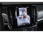 Volvo V90 T6 Plug-in hybrid AWD Ultra Dark | Panoramadak | Semi-Electrische Trekhaak | Verwarmbare voorstoelen+stuurwiel+achterbank | Premium audio by Harman Kardon | Head-up display | 360° Parkeercamera | Parkeersensoren voor + achter