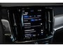 Volvo V90 T6 Plug-in hybrid AWD Ultra Dark | Panoramadak | Semi-Electrische Trekhaak | Verwarmbare voorstoelen+stuurwiel+achterbank | Premium audio by Harman Kardon | Head-up display | 360° Parkeercamera | Parkeersensoren voor + achter
