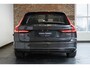 Volvo V90 T6 Plug-in hybrid AWD Ultra Dark | Panoramadak | Semi-Electrische Trekhaak | Verwarmbare voorstoelen+stuurwiel+achterbank | Premium audio by Harman Kardon | Head-up display | 360° Parkeercamera | Parkeersensoren voor + achter