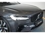 Volvo V90 T6 Plug-in hybrid AWD Ultra Dark | Panoramadak | Semi-Electrische Trekhaak | Verwarmbare voorstoelen+stuurwiel+achterbank | Premium audio by Harman Kardon | Head-up display | 360° Parkeercamera | Parkeersensoren voor + achter
