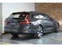 Volvo V90 T6 Plug-in hybrid AWD Ultra Dark | Panoramadak | Semi-Electrische Trekhaak | Verwarmbare voorstoelen+stuurwiel+achterbank | Premium audio by Harman Kardon | Head-up display | 360° Parkeercamera | Parkeersensoren voor + achter