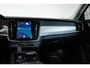 Volvo V90 T6 Plug-in hybrid AWD Ultra Dark | Panoramadak | Semi-Electrische Trekhaak | Verwarmbare voorstoelen+stuurwiel+achterbank | Premium audio by Harman Kardon | Head-up display | 360° Parkeercamera | Parkeersensoren voor + achter
