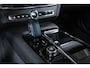 Volvo V90 T6 Plug-in hybrid AWD Ultra Dark | Panoramadak | Semi-Electrische Trekhaak | Verwarmbare voorstoelen+stuurwiel+achterbank | Premium audio by Harman Kardon | Head-up display | 360° Parkeercamera | Parkeersensoren voor + achter