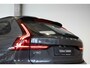 Volvo V90 T6 Plug-in hybrid AWD Ultra Dark | Panoramadak | Semi-Electrische Trekhaak | Verwarmbare voorstoelen+stuurwiel+achterbank | Premium audio by Harman Kardon | Head-up display | 360° Parkeercamera | Parkeersensoren voor + achter