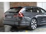 Volvo V90 T6 Plug-in hybrid AWD Ultra Dark | Panoramadak | Semi-Electrische Trekhaak | Verwarmbare voorstoelen+stuurwiel+achterbank | Premium audio by Harman Kardon | Head-up display | 360° Parkeercamera | Parkeersensoren voor + achter