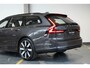 Volvo V90 T6 Plug-in hybrid AWD Ultra Dark | Panoramadak | Semi-Electrische Trekhaak | Verwarmbare voorstoelen+stuurwiel+achterbank | Premium audio by Harman Kardon | Head-up display | 360° Parkeercamera | Parkeersensoren voor + achter