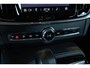 Volvo V90 T6 Plug-in hybrid AWD Ultra Dark | Panoramadak | Semi-Electrische Trekhaak | Verwarmbare voorstoelen+stuurwiel+achterbank | Premium audio by Harman Kardon | Head-up display | 360° Parkeercamera | Parkeersensoren voor + achter