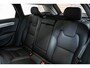 Volvo V90 T6 Plug-in hybrid AWD Ultra Dark | Panoramadak | Semi-Electrische Trekhaak | Verwarmbare voorstoelen+stuurwiel+achterbank | Premium audio by Harman Kardon | Head-up display | 360° Parkeercamera | Parkeersensoren voor + achter