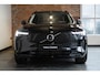 Volvo XC90 T8 Plug-in hybrid AWD Ultra Dark | Panoramadak | Trekhaak | Luchtvering | Verwarmbare voorstoelen met massagefunctie | Verwarmbare achterbank | Premium audio by Bowers&Wilkins | Head-up display | Rondom zichtcamera