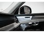 Volvo XC90 T8 Plug-in hybrid AWD Ultra Dark | Panoramadak | Trekhaak | Luchtvering | Verwarmbare voorstoelen met massagefunctie | Verwarmbare achterbank | Premium audio by Bowers&Wilkins | Head-up display | Rondom zichtcamera