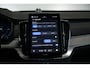 Volvo XC90 T8 Plug-in hybrid AWD Ultra Dark | Panoramadak | Trekhaak | Luchtvering | Verwarmbare voorstoelen met massagefunctie | Verwarmbare achterbank | Premium audio by Bowers&Wilkins | Head-up display | Rondom zichtcamera