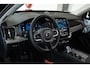 Volvo XC90 T8 Plug-in hybrid AWD Ultra Dark | Panoramadak | Trekhaak | Luchtvering | Verwarmbare voorstoelen met massagefunctie | Verwarmbare achterbank | Premium audio by Bowers&Wilkins | Head-up display | Rondom zichtcamera