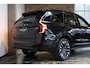 Volvo XC90 T8 Plug-in hybrid AWD Ultra Dark | Panoramadak | Trekhaak | Luchtvering | Verwarmbare voorstoelen met massagefunctie | Verwarmbare achterbank | Premium audio by Bowers&Wilkins | Head-up display | Rondom zichtcamera