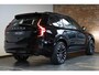 Volvo XC90 T8 Plug-in hybrid AWD Ultra Dark | Panoramadak | Trekhaak | Luchtvering | Verwarmbare voorstoelen met massagefunctie | Verwarmbare achterbank | Premium audio by Bowers&Wilkins | Head-up display | Rondom zichtcamera