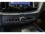 Volvo XC60 T6 Plug-in hybrid AWD Plus Dark | Trekhaak | Verwarmbare voorstoelen+stuurwiel+achterbank | Premium audio by Harman Kardon | Rondom zichtcamera