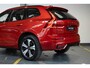 Volvo XC60 T6 Plug-in hybrid AWD Plus Dark | Trekhaak | Verwarmbare voorstoelen+stuurwiel+achterbank | Premium audio by Harman Kardon | Rondom zichtcamera