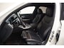 BMW 3-Serie 320e M-Sport Aut. [ Laser-Light Sfeerverlichting Stoelverwarming ]