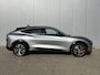 Ford Mustang Mach-E AWD 75 kWh / SOH 94,5 % / Navigatie / Panoramadak / Achterklep Elektrisch / Cruise Control Adaptief / Climate Control / Bang & Olufsen sound / Lederen bekleding