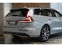 Volvo V60 T6 Plug-in hybrid AWD Plus Dark | Lederen Bekleding | Google Infotainment | Parkeercamera | Parkeersensoren voor + achter | Stoelverwarming | Stuurwielverwarming | Harman Kardon Premium Audio |