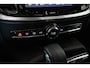 Volvo V60 T6 Plug-in hybrid AWD Plus Bright | Lederen Bekleding | Google Infotainment | Parkeercamera | Parkeersensoren voor + achter | Stoelverwarming | Stuurwielverwarming | Harman Kardon Premium Audio |