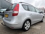 Hyundai i30 CW 1.6i Dynamic, climatronic, pdc, trekhaak, USB, AUX, isofix, nieuwe distributieset.