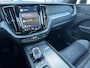 Volvo XC60 2.0 T6 Plug-in hybrid 350 PK AWD Ultimate Dark Trekhaak Panoramadak Navi Camera Caplay Pilot Assist Harman Kardon Elek Stoelen Stoel + Stuur Verwarming Head- Up Getint Glas Long Range R-Design Michelin All-Season banden