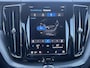 Volvo XC60 2.0 T6 Plug-in hybrid 350 PK AWD Ultimate Dark Trekhaak Panoramadak Navi Camera Caplay Pilot Assist Harman Kardon Elek Stoelen Stoel + Stuur Verwarming Head- Up Getint Glas Long Range R-Design Michelin All-Season banden