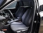 Peugeot 2008 1.2 PureTech Allure Sport (APPLE CARPLAY,NAVI,CAMERA,GETINT,CLIMATE,CRUISE,ELEKTRISCH PAKKET,SPORTSTOELEN,LM VELGEN)
