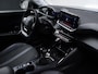 Peugeot 2008 1.2 PureTech Allure Sport (APPLE CARPLAY,NAVI,CAMERA,GETINT,CLIMATE,CRUISE,ELEKTRISCH PAKKET,SPORTSTOELEN,LM VELGEN)