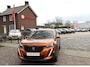 Peugeot 2008 100 Pk. Benzine Active Kenteken JXJ-50-N. * Airco * Cruise Control * Stoelverwarming * Navigatie & Spotify via Apple Carplay / Android Auto * Vingerhoets; Vierde Generatie Eersteklas Service. Al meer dan 100 jaar een begrip in de Brabantse Kempen.