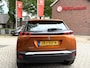 Peugeot 2008 100 Pk. Benzine Active Kenteken JXJ-50-N. * Airco * Cruise Control * Stoelverwarming * Navigatie & Spotify via Apple Carplay / Android Auto * Vingerhoets; Vierde Generatie Eersteklas Service. Al meer dan 100 jaar een begrip in de Brabantse Kempen.