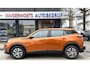Peugeot 2008 100 Pk. Benzine Active Kenteken JXJ-50-N. * Airco * Cruise Control * Stoelverwarming * Navigatie & Spotify via Apple Carplay / Android Auto * Vingerhoets; Vierde Generatie Eersteklas Service. Al meer dan 100 jaar een begrip in de Brabantse Kempen.