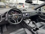 Porsche Cayenne Coupé 3.0 E-Hybrid / Trekhaak / Panoramadak / 360Camera / Luchtvering / 21'' / Bose / Sportdesign+Chrono / Stuurverwarming / Stoelverwarming 4x / DAB / Cruise Control
